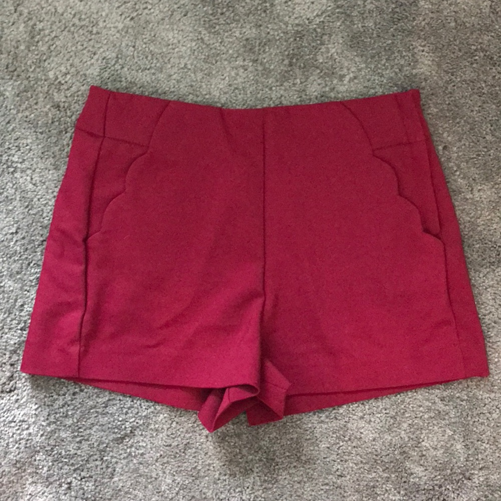 NWOT scalloped pocket shorts